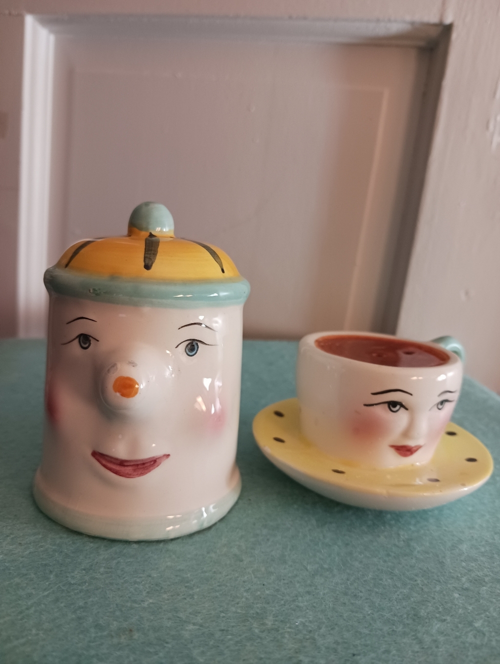 WCL Faces Coffee Pot /Cup and Saucer Salt & Pepper Shaker Set, Anthropomorphic